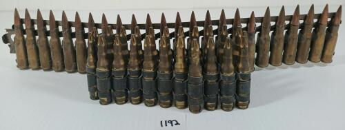 AMMO / BRASS: 24X UNKNOWN MILITARY ISSUE MACHINE GUN RNDS LIVE / 23X BLANKS