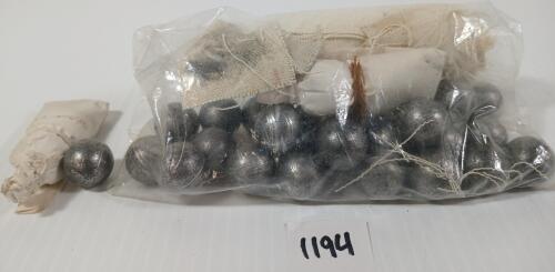 LEAD: 23X LEAD BALLS / 4X MUZZLELOADERS