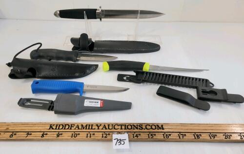 LOT OF 4 - ASSORTED KNIVES W/ SHEATHS