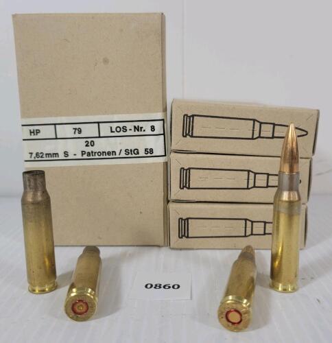 AMMO / BRASS: 70X PATRONEN 7.62MM LIVE / 10X BRASS