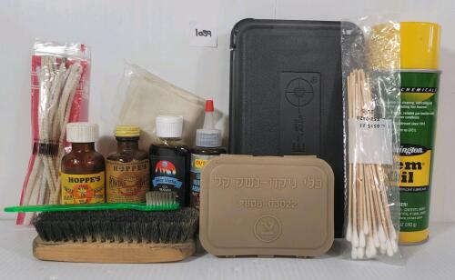 JOB LOT - MISC GUN CLEANING TOOLS - REMINGTON REM OIL, OUTERS GUN OIL, BRUSHES, ETC
